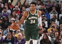 🤕明日NBA杯雄鹿vs老鹰伤病：字母哥和特雷·杨大概率出战