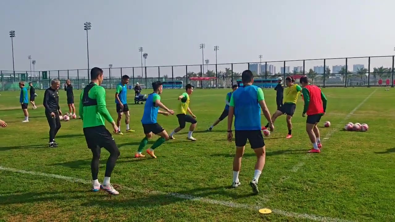 国安新帅参与抢圈训练,来看看塞蒂恩踢球什么水平⚽